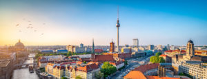 Berlin Skyline mit Nikolaiviertel und Fernsehturm